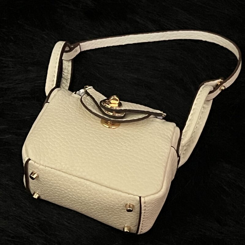 Lindy-White - Image 3